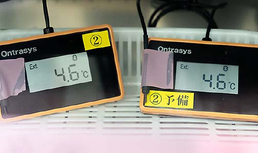 それぞれの冷蔵保管庫に2台ずつ「オントレイシス タグ」が設置されています